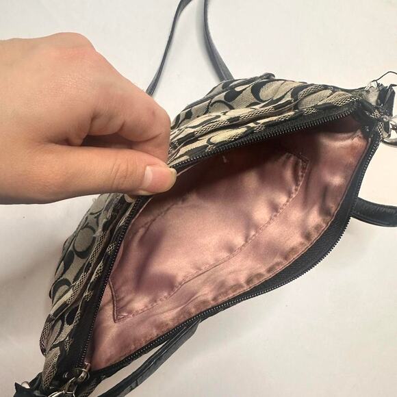 Coach CrossBody Print Black Has Pocket In the Front Zipper Closure - Picture 5 of 5